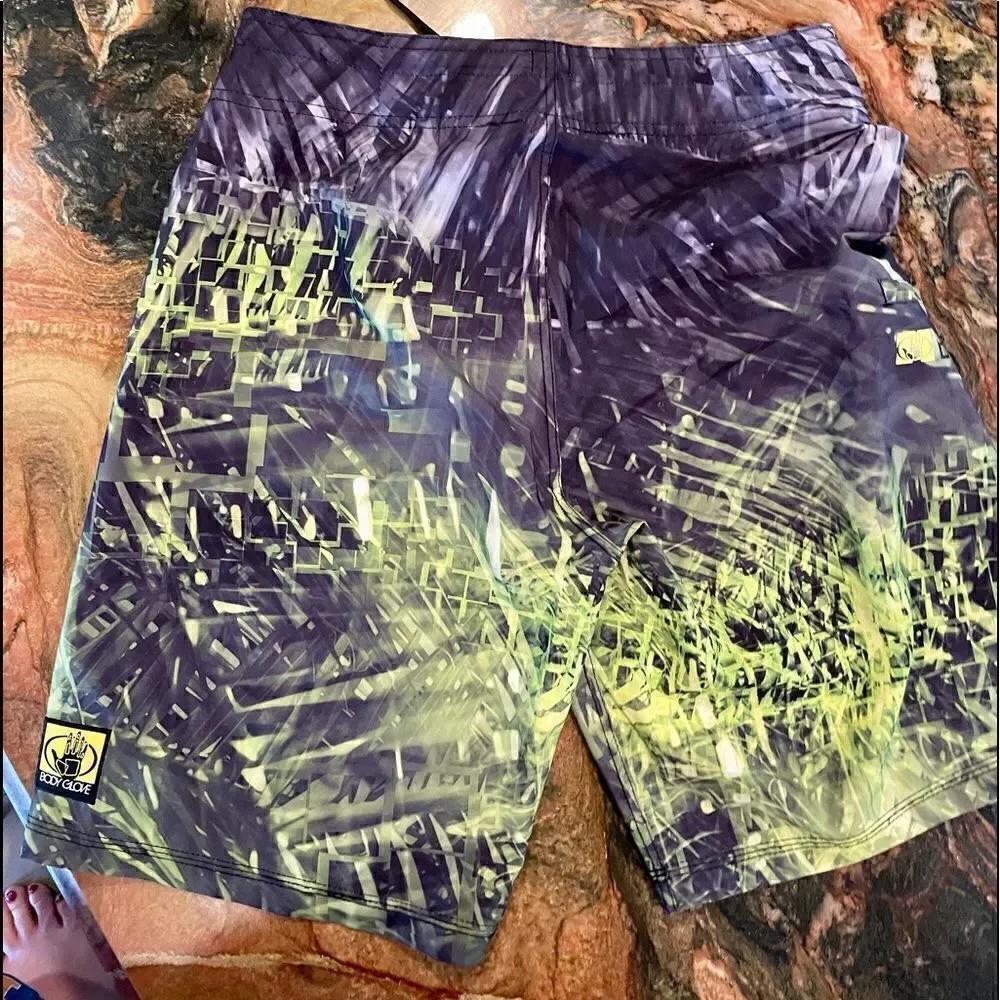 Body Glove men size 30 board short green black